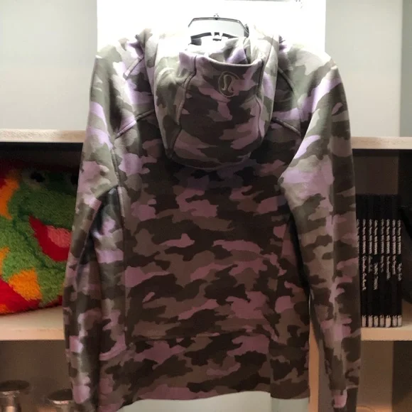 lululemon athletica Lavender and Olive Camo Zip Hoodie - Picture 5 of 8